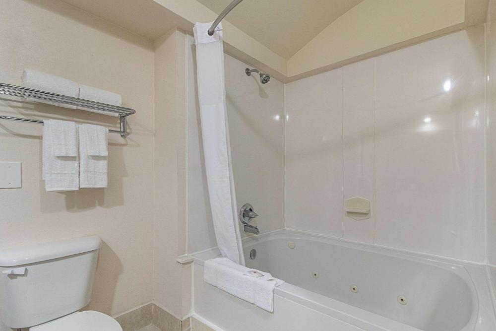 Standard King Room - Non-Smoking interior