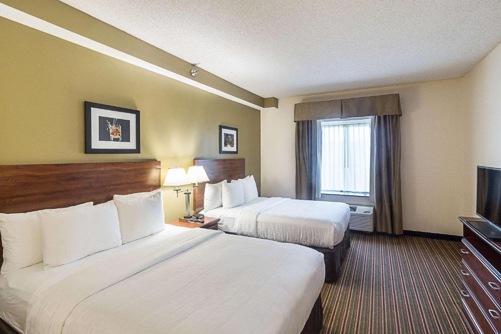 Queen Room with Two Queen Beds - Non-Smoking interior